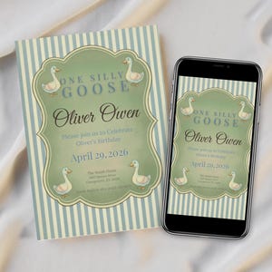 Könnte beinhalten: Eine Geburtstagseinladung mit einem skurrilen Design in Grün- und Cremetönen. Der Text lautet "One Silly Goose" und "Oliver Owen" mit dem Datum 29. April 2026. Ein Smartphone zeigt die gleiche Einladung an.