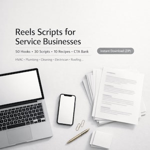 以下が含まれることがあります： 白い表面に配置されたラップトップ、スマートフォン、およびドキュメント。 「Reels Scripts for Service Businesses」というテキストが表示され、フック、スクリプト、レシピに関する詳細が示されています。 追加のテキストには「HVAC、Plumbing、Cleaning、Electrician、Roofing...」が含まれています。