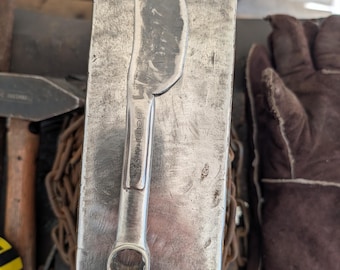 Handforged wrench knife