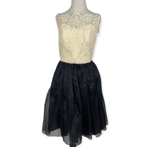 Vestido de cóctel blanco y negro de los años 60