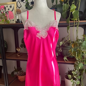 Camisola de satén rosa intenso Y2K de Victoria&#39;s Secret, nueva tela