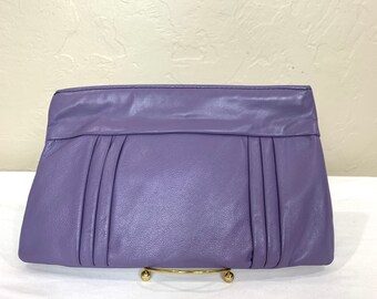 Resort Chic Woven PUrple Lilac Metal Frame Clutch with Strap Purse Resort Bag 80s Woven Raffia Purple Metal Frame Crossbody Bag