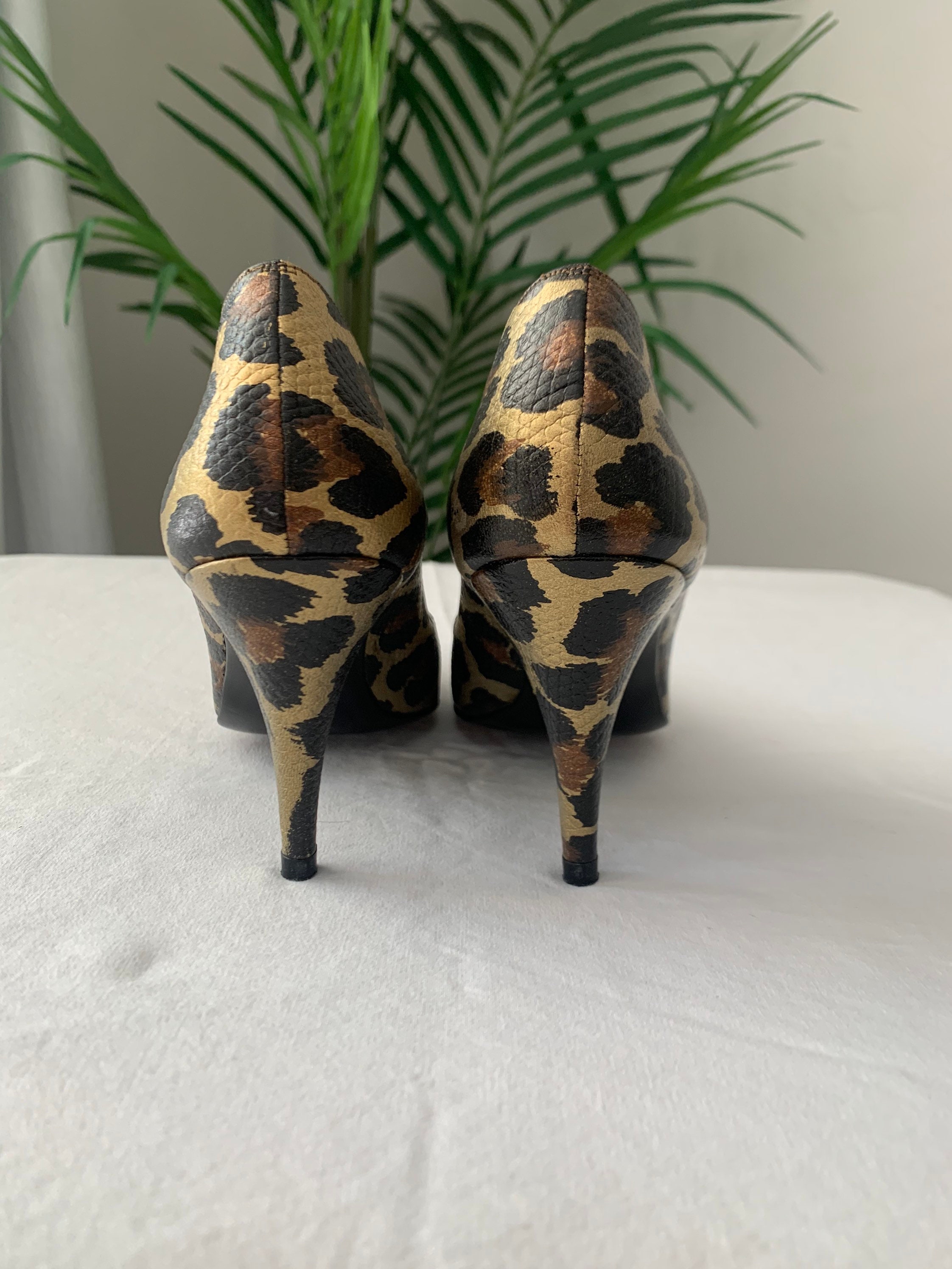 Stuart weitzman leopard heels clearance