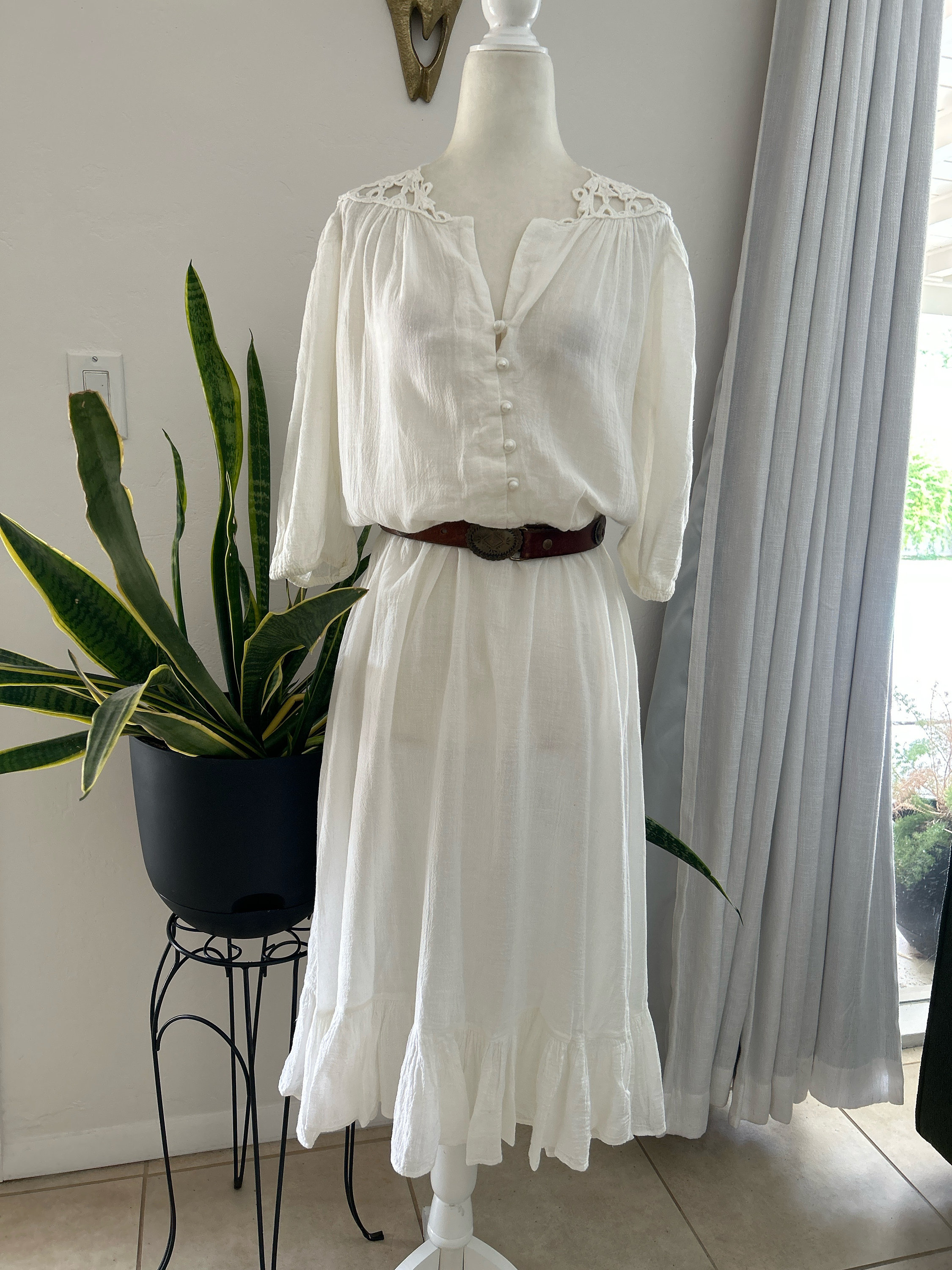 white dress with cut out Merletto Maxi Women's Condition:New Open back with a material_organic-cotton Olivia Cotton Pink Dress