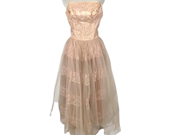 Abito strapless rosa in tulle vintage anni '50