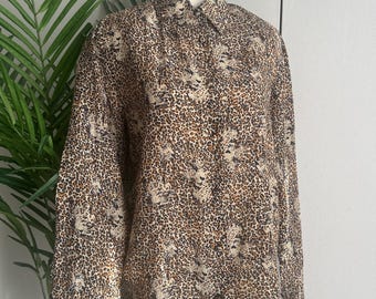 Blouse transparente en soie à imprimé léopard