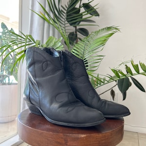 Vintage Black Leather Western Ankle Boots 8 1/2