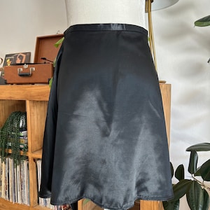 90&#39;s Black Satin Flouncy Mini Skirt