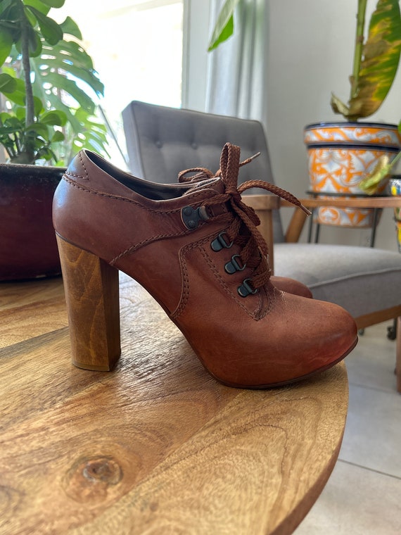Brown leather chunky heels discount