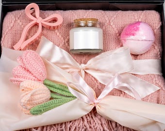 Cesto regalo Christian Spa, candela con versetto Matteo 6:28, fiori all'uncinetto, asciugamano per la mamma