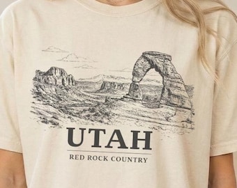 Utah Delicate Arch sketch T-shirt | Red Rock Country illustration