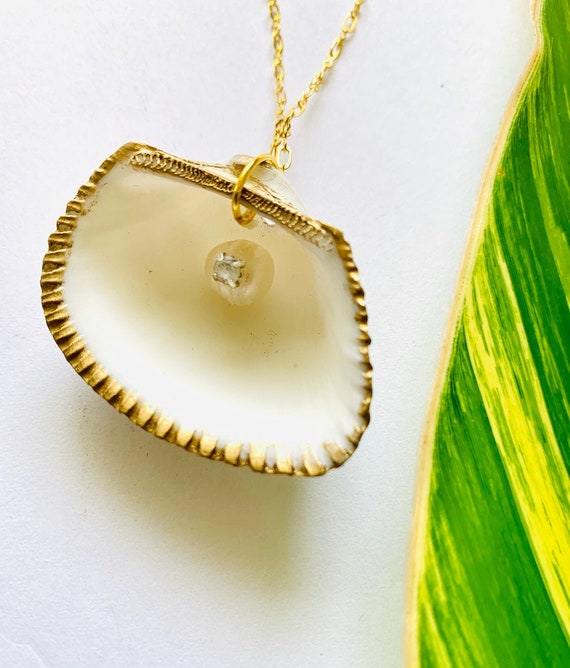 Seashell Necklace, Gold plated chain, beach jewelry, boho jewelry, gold dipped seashell, boho gift idea, seashell and pearl necklace