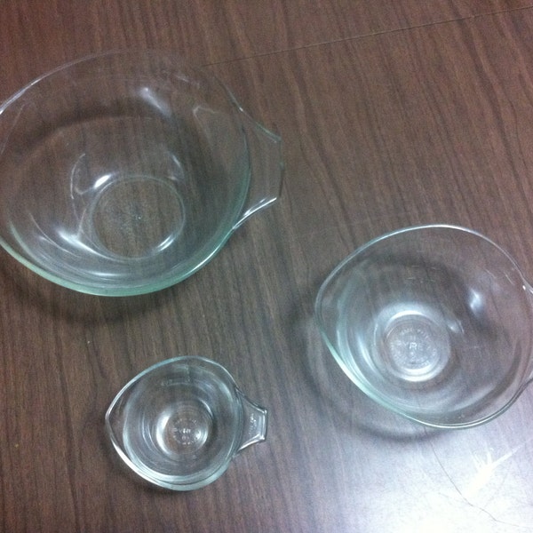 Pyrex Teardrop measure/mixing bowls