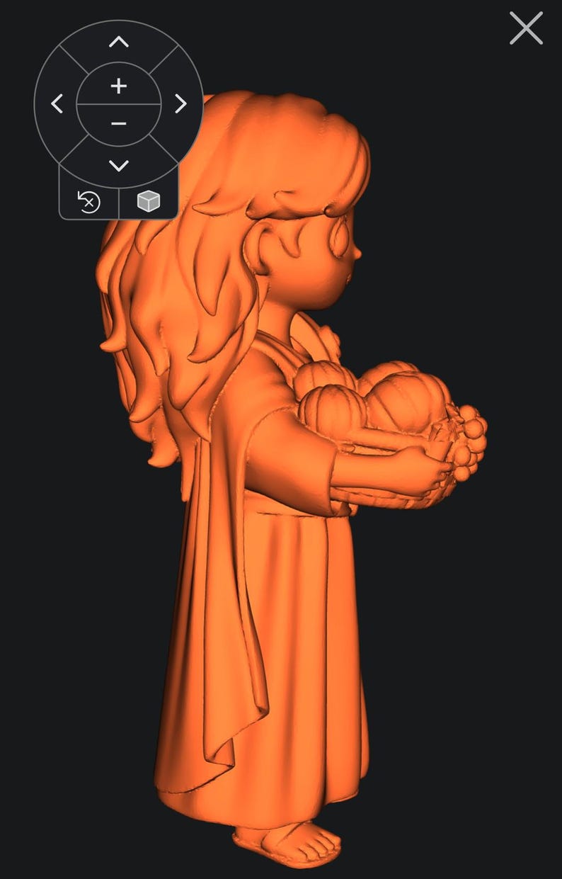 Op de afbeelding: 3D-ge&euml;ngageerde oranje figuur van een persoon die een mand met pompoenen vasthoudt. De figuur draagt een lange jurk en sandalen. Het haar is lang en vloeiend. De afbeelding is tegen een donkere achtergrond.
