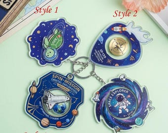 Porte-clé acrylique spatial avec breloque tournante, porte-clé planète astronaute, breloque galaxie, cadeau amoureux de l'espace mignon, cadeau nerd