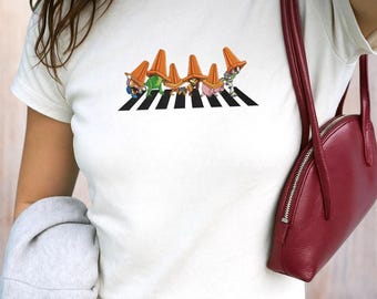 Toys Crossing gesticktes Baby T-Shirt, Toy Story Shirt, Toy Story Charakter Shirt, Disney Familien Reise T-Shirt, Retro Disney Toy Story T-Shirt