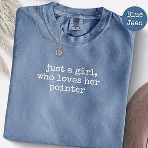 Comfort Colors® Just A Girl Who Loves Her aanwijzer shirt, aanwijzer moeder T-shirt, aanwijzer minnaar cadeau, hond moeder shirt, aanwijzer eigenaar T-shirt, hond cadeau