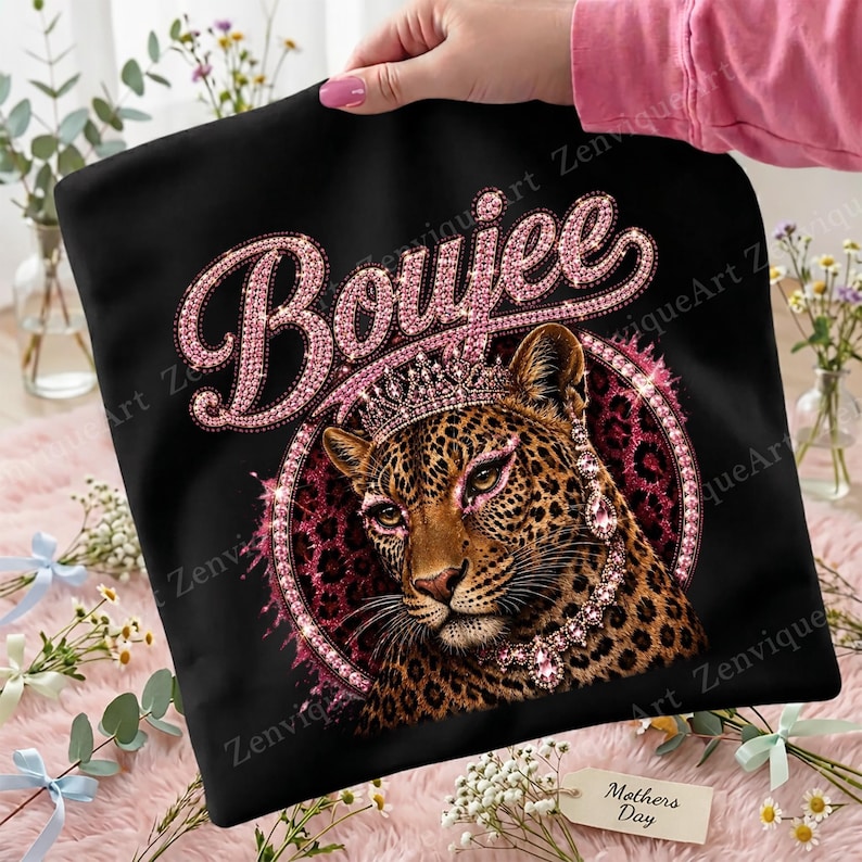Boujee Leopard PNG, sublimeringsfil med rosa strass-cheetah, glamourös faux bling-design med stor katt, vildkatter PNG, digital nedladdning av lyxkrona DTF bild 1