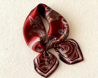 Pañuelo de seda rojo vintage con estampado paisley / Pañuelo para el cuello 100% seda de morera / Elegante bandana retro para mujer