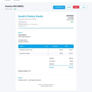 Pu&ograve; includere: Una fattura di Sarah's Pottery Studio, con il testo "Invoice INV-00001" e "PAID" in verde. La fattura include dettagli dei prodotti, quantit&agrave;, prezzi unitari e un totale di 72,50 &euro;.
