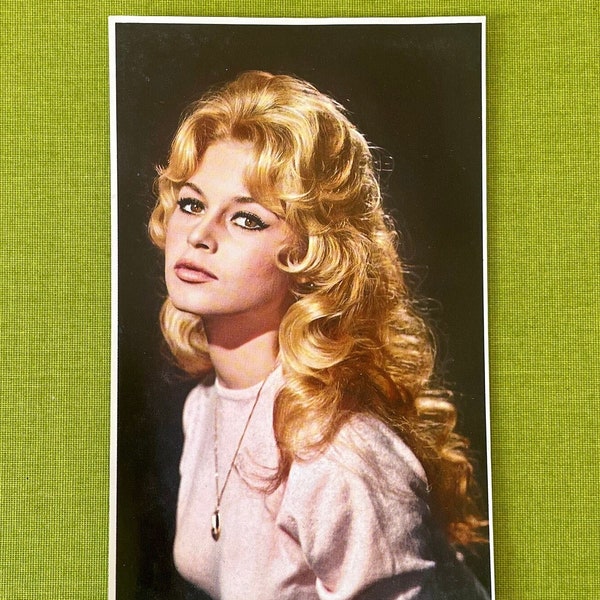 Carte Postale Brigitte Bardot Photo Sam LEVIN 1960 Saint Tropez forever Mythique beauté blonde