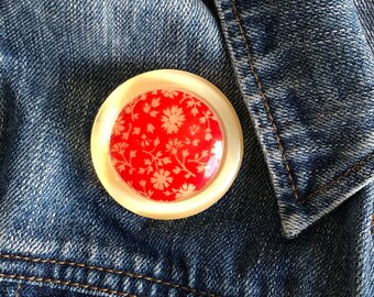 Vintage resin  badge Liberty pattern printed