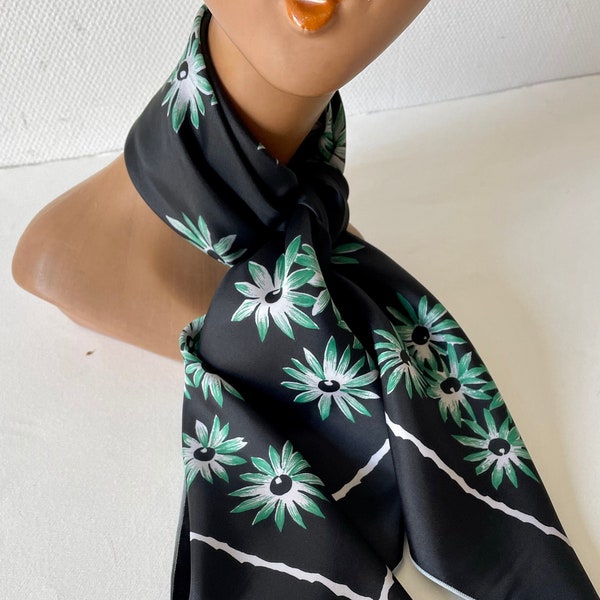 Foulard vinage  1960 motifs pâquerettes vertes