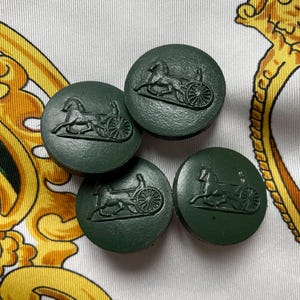 Vintage 70s Embossed Leather Button – English Green Carriage Design