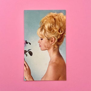 Carte Postale Brigitte Bardot Photo Sam LEVIN 1960 Saint Tropez forever Mythique beauté blonde