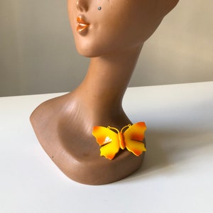 Broche 1970 papillon plastique made in Japan stock neuf