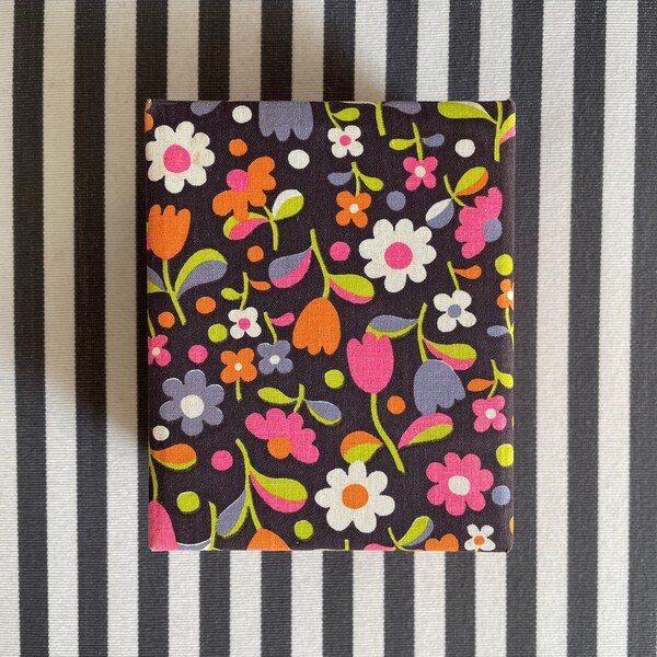 Boite 1970s tissus à Fleurs coton fond noir