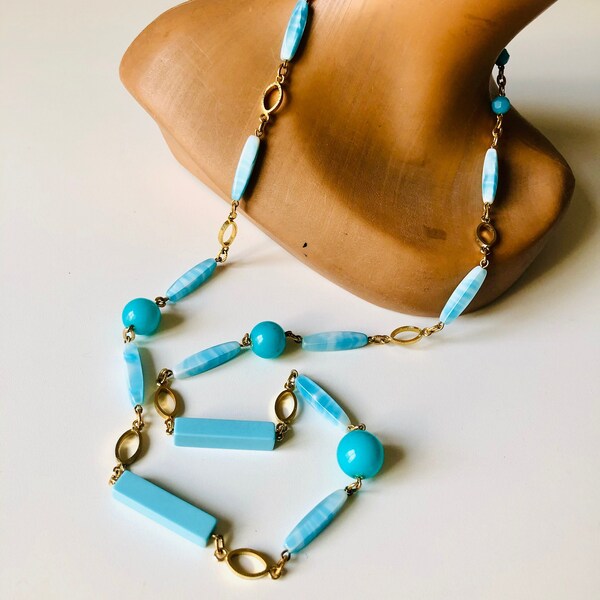 Collier  Vintage 1970 perles marbrées verre bleues  plastique turquoise chaîne dorée