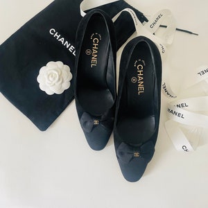 Chanel Coco Camelia Ballerina Flats in Ivory/Black | MTYCI