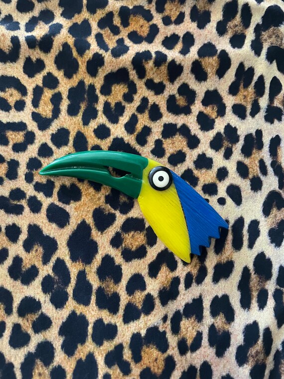 Broche fantaisie vintage 1970 perroquet Boutique Ibiza créatrice beach tropical