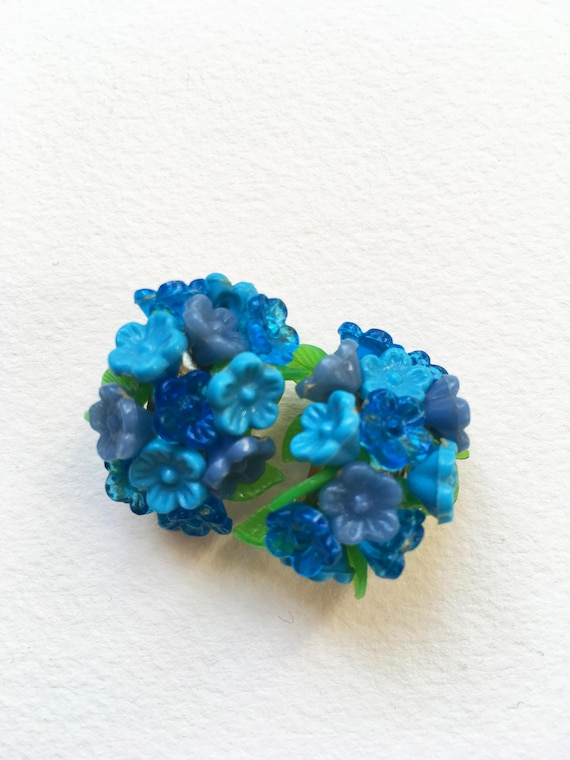 Vintage myosotis blue flower daisy earrings 60s