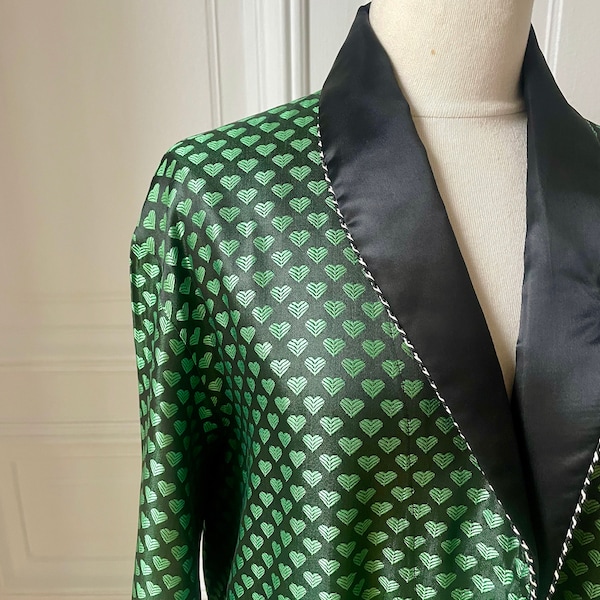 Robe de Chambre 1970 Hugh Hefner style Coeurs vert satin noir ceinture pompoms pour mon dandy