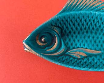 Vintage green fish ceramics Dish sea beach retro kitchen - green and gold