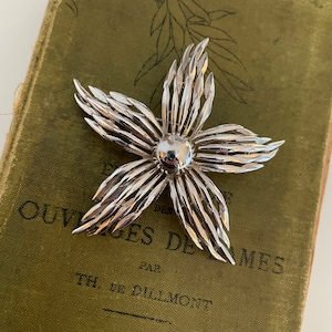 Vintage silver tone flower brooch pendant