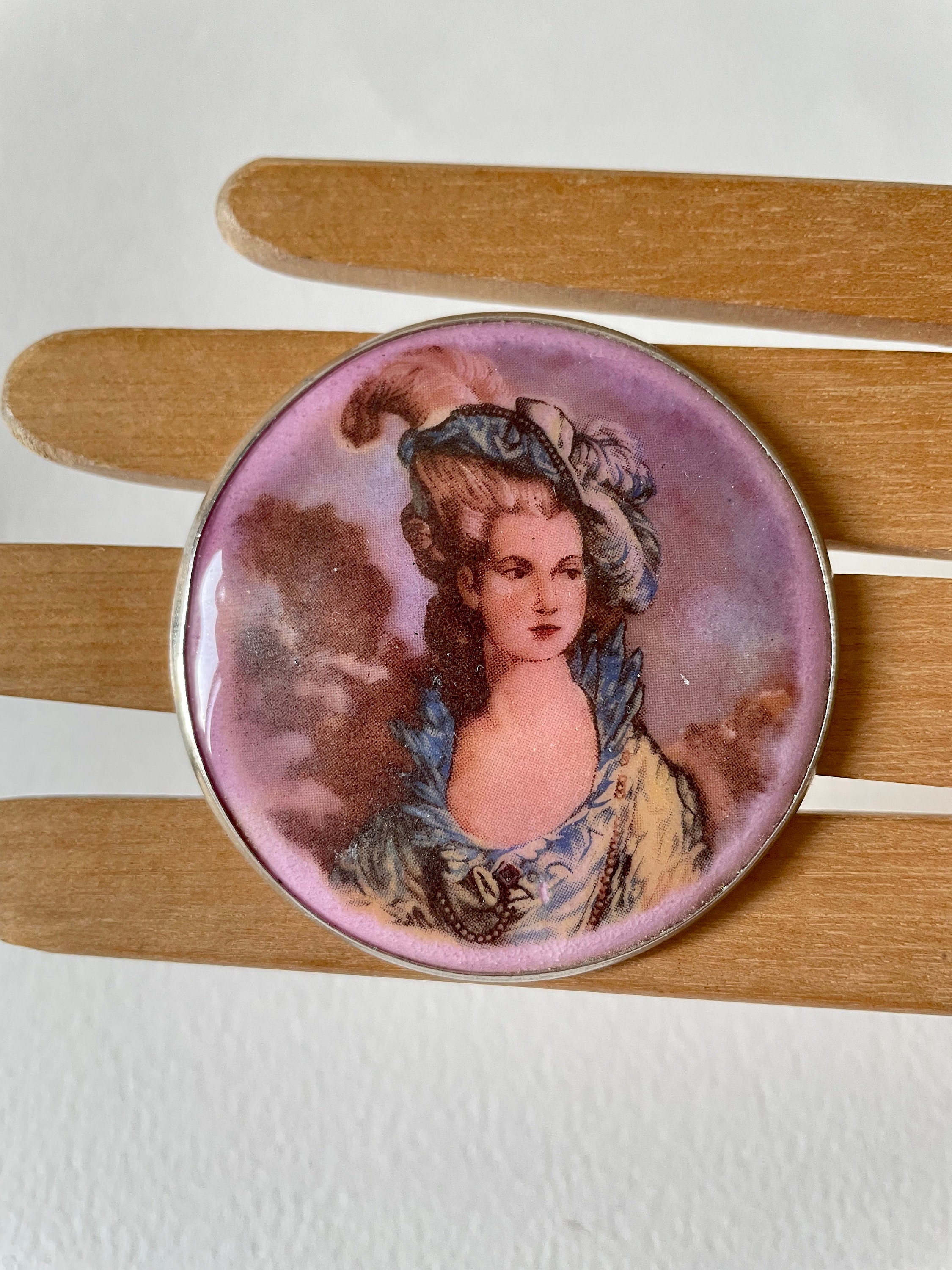 Broche En Métal Avec Portrait - Magnifique Pièce D'occasion (sans Marque)