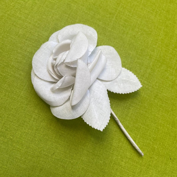 Broche ancienne Fleur Rose blanche en tissu  décoration  accessoire chapeau mercerie ancienne