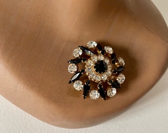 Broche ronde en strass noir et blancs