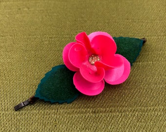 Vintage coral pink flower hair pin glitter green velvet