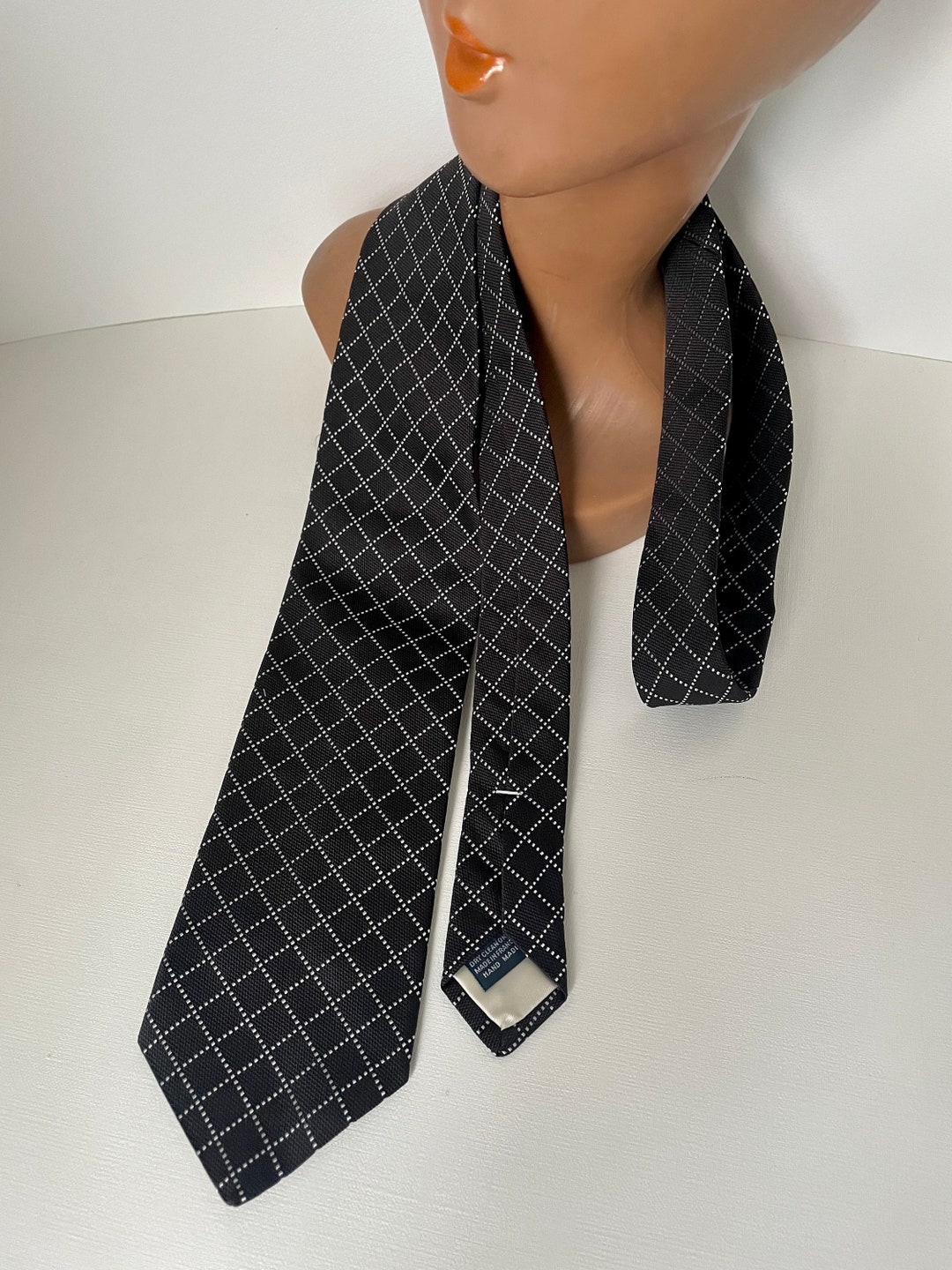 what does black tie mean for a guy