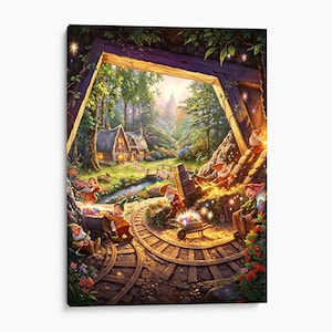 Op de afbeelding: Een levendige wandkunstprint met zeven kleine figuren die in een goudmijn werken, met houten rails en karren vol kleurrijke edelstenen. De scène toont een tunnelopening met uitzicht op een huisje in een weelderig groen boslandschap.