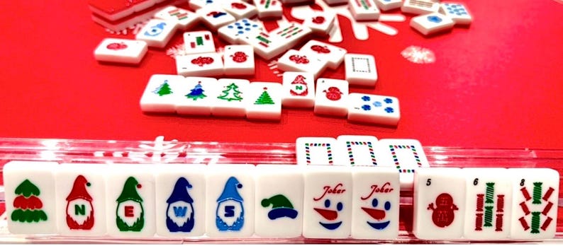 Juego de Mahjong americano con temática invernal y navideña: fichas personalizadas, tapete, dados, atriles y bolsas. imagen 5