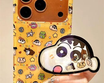 Heltryckt Shin-chan MagSafe-skal - Crayon Shin-chan heltäckande design med vingligt stativ - iPhone 17 Pro Max-skal - iPhone 17 Pro-skal