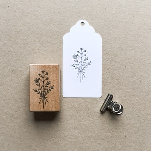 Rubber Stamp "Little Bouquet" - 27x31mm - hand drawn floral stamp with wooden base