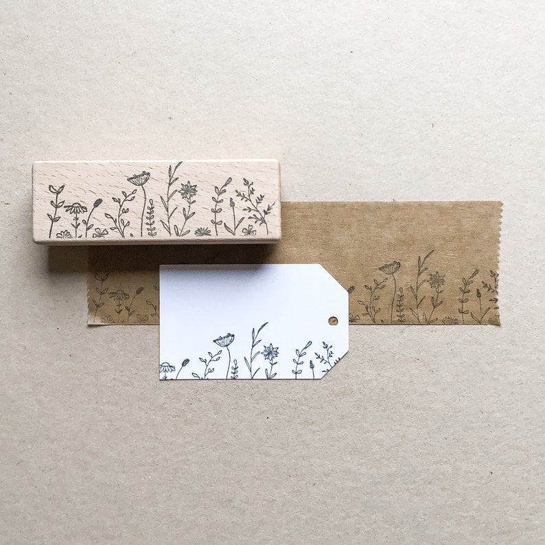Rubber Stamp Flower Meadow 89x30mm hand drawn stamp with wooden base afbeelding 1