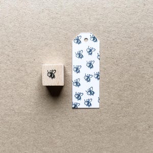 Rubber Stamp "Bee" - 9x9mm - hand drawn mini stamp with wooden base