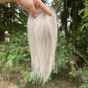 Extensiones de cabello humano color sal y pimienta para mujer, con clip para dar volumen a la coronilla.